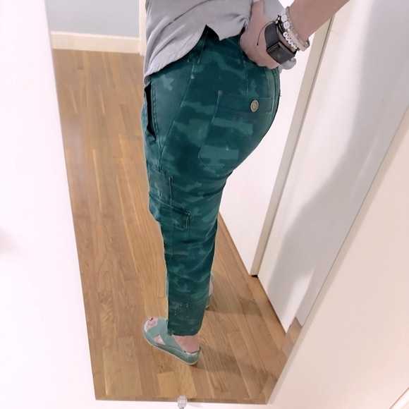 Anthropologie Austin Green Camo High Rise Cargo Pants - Picture 8 of 12